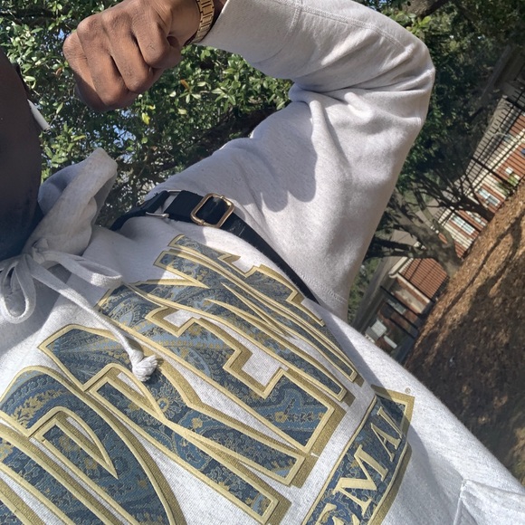 Meet your stylish Sneakerhead, Rjay - Picture 2 of 6